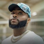 (Video) Female fan smacked Davido’s backside while on stage Davido Adeleke